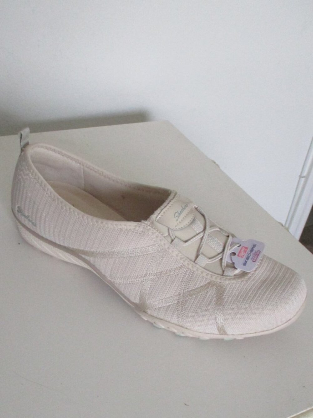 Skechers Air-Cooled Memory Foam Womens Bone Textile Sneaker NWT- 11M Relaxed Fit